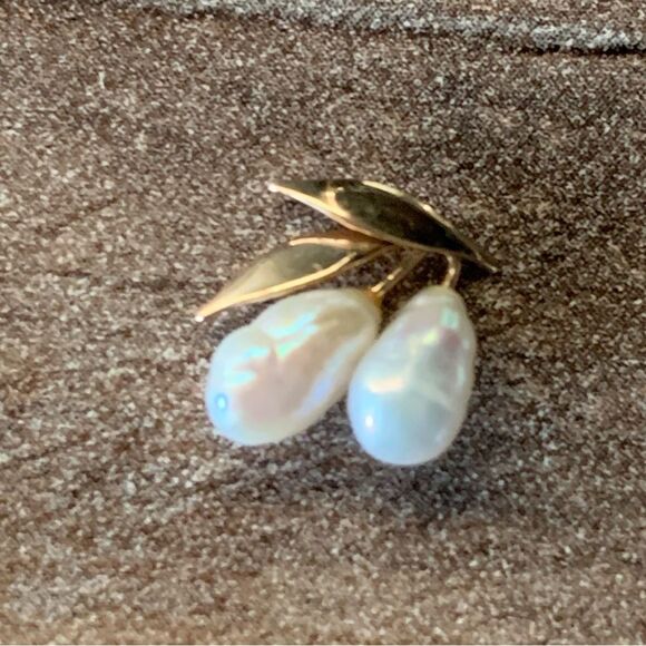 14K Yellow Gold Baroque Pearl Stud Earrings Fruit Motif Leaf Cluster 0.7g (FLAW) - Picture 3 of 16